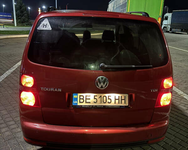 Червоний Фольксваген Туран, об'ємом двигуна 1.9 л та пробігом 314 тис. км за 7000 $, фото 2 на Automoto.ua