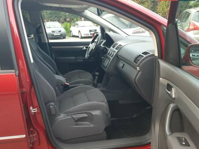 Красный Фольксваген Туран, объемом двигателя 1.4 л и пробегом 254 тыс. км за 6999 $, фото 37 на Automoto.ua