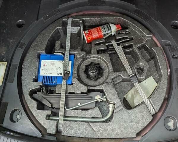 Червоний Фольксваген Туран, об'ємом двигуна 1.6 л та пробігом 221 тис. км за 6200 $, фото 9 на Automoto.ua