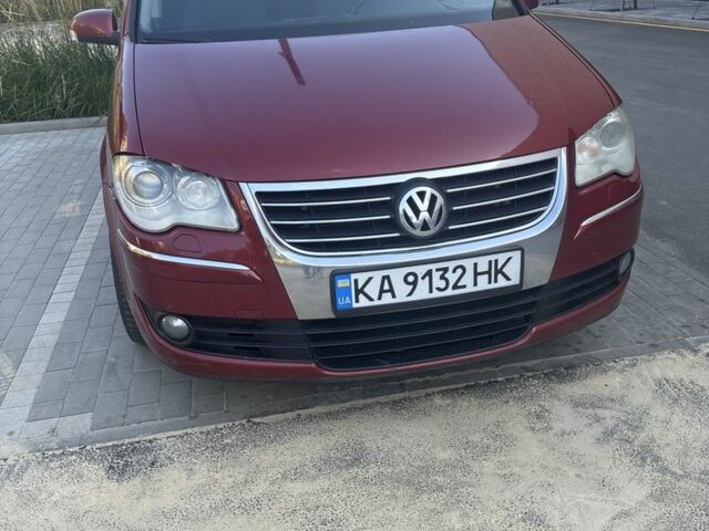 Красный Фольксваген Туран, объемом двигателя 2 л и пробегом 260 тыс. км за 6200 $, фото 7 на Automoto.ua