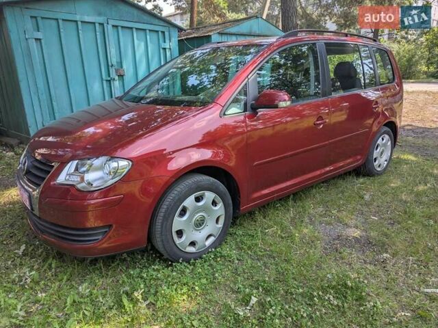 Червоний Фольксваген Туран, об'ємом двигуна 1.6 л та пробігом 221 тис. км за 6200 $, фото 1 на Automoto.ua