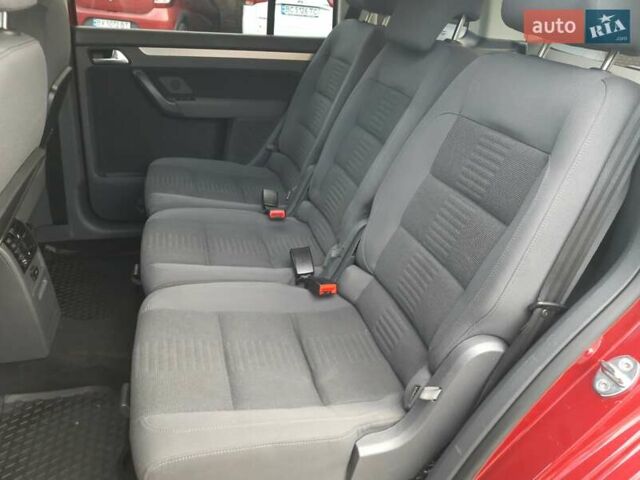 Красный Фольксваген Туран, объемом двигателя 1.4 л и пробегом 254 тыс. км за 6999 $, фото 29 на Automoto.ua