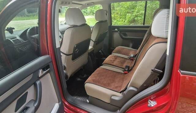 Красный Фольксваген Туран, объемом двигателя 1.97 л и пробегом 296 тыс. км за 7750 $, фото 1 на Automoto.ua