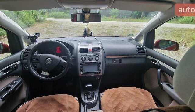 Красный Фольксваген Туран, объемом двигателя 1.97 л и пробегом 296 тыс. км за 7750 $, фото 11 на Automoto.ua