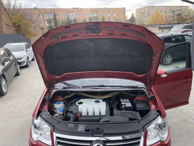 Красный Фольксваген Туран, объемом двигателя 1.9 л и пробегом 270 тыс. км за 7800 $, фото 7 на Automoto.ua