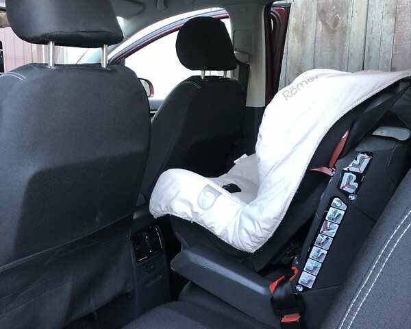 Червоний Фольксваген Туран, об'ємом двигуна 1.4 л та пробігом 241 тис. км за 7300 $, фото 9 на Automoto.ua