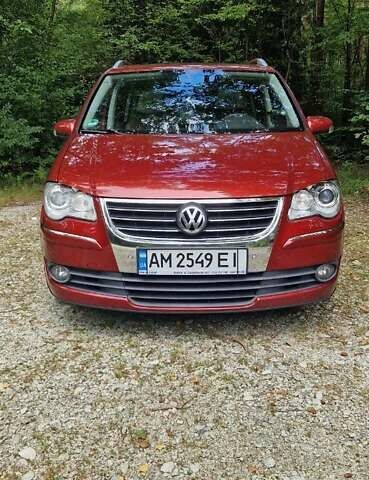 Красный Фольксваген Туран, объемом двигателя 1.97 л и пробегом 296 тыс. км за 7750 $, фото 8 на Automoto.ua
