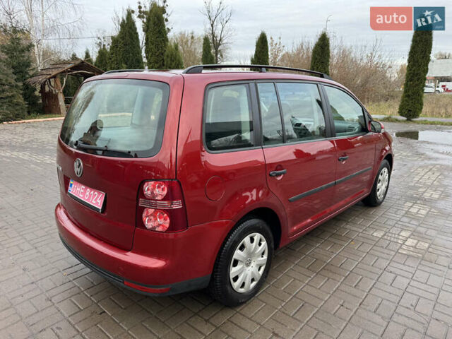 Красный Фольксваген Туран, объемом двигателя 1.6 л и пробегом 210 тыс. км за 6500 $, фото 4 на Automoto.ua