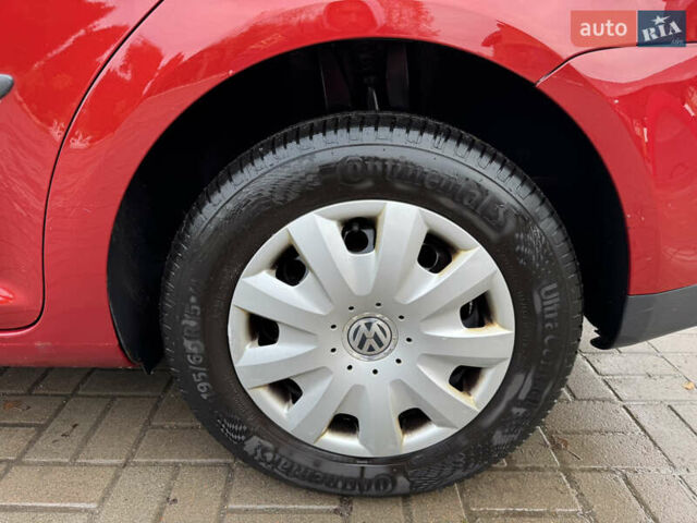 Красный Фольксваген Туран, объемом двигателя 1.6 л и пробегом 210 тыс. км за 6500 $, фото 11 на Automoto.ua