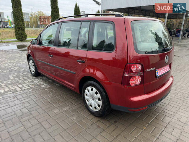 Красный Фольксваген Туран, объемом двигателя 1.6 л и пробегом 210 тыс. км за 6500 $, фото 8 на Automoto.ua