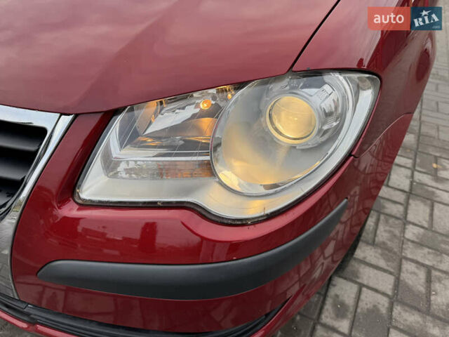 Красный Фольксваген Туран, объемом двигателя 1.6 л и пробегом 210 тыс. км за 6500 $, фото 9 на Automoto.ua