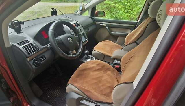 Красный Фольксваген Туран, объемом двигателя 1.97 л и пробегом 296 тыс. км за 7750 $, фото 9 на Automoto.ua
