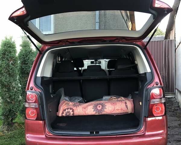 Червоний Фольксваген Туран, об'ємом двигуна 1.4 л та пробігом 241 тис. км за 7300 $, фото 11 на Automoto.ua