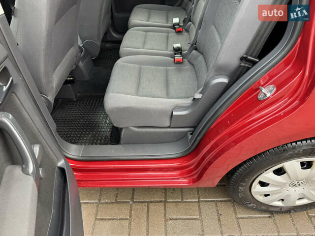 Красный Фольксваген Туран, объемом двигателя 1.6 л и пробегом 210 тыс. км за 6500 $, фото 12 на Automoto.ua