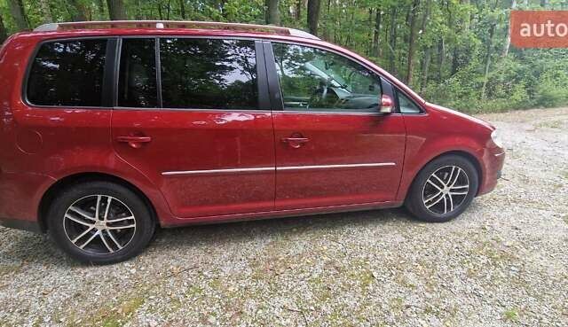 Красный Фольксваген Туран, объемом двигателя 1.97 л и пробегом 296 тыс. км за 7750 $, фото 2 на Automoto.ua