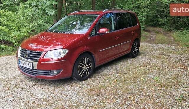 Красный Фольксваген Туран, объемом двигателя 1.97 л и пробегом 296 тыс. км за 7750 $, фото 7 на Automoto.ua