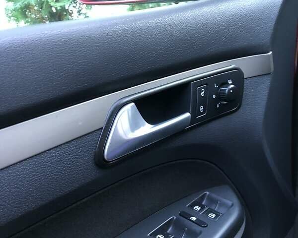 Червоний Фольксваген Туран, об'ємом двигуна 1.4 л та пробігом 241 тис. км за 7300 $, фото 15 на Automoto.ua