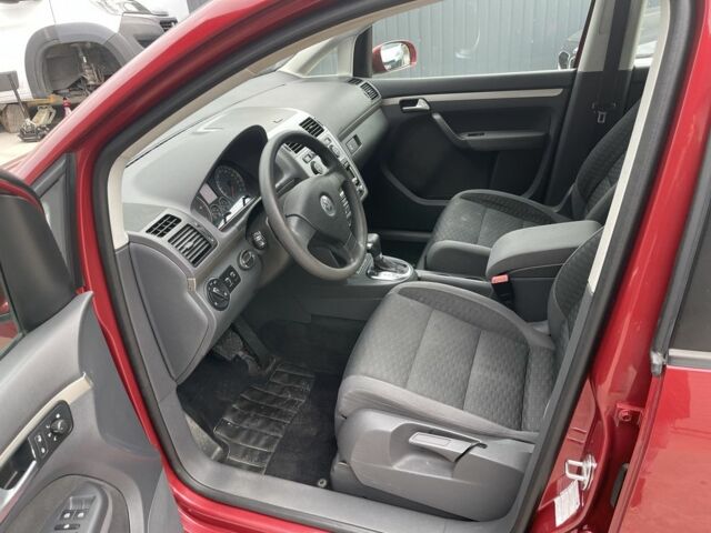 Красный Фольксваген Туран, объемом двигателя 1.9 л и пробегом 270 тыс. км за 7800 $, фото 4 на Automoto.ua