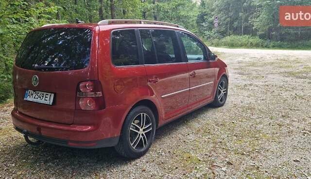 Красный Фольксваген Туран, объемом двигателя 1.97 л и пробегом 296 тыс. км за 7750 $, фото 6 на Automoto.ua