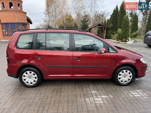 Красный Фольксваген Туран, объемом двигателя 1.6 л и пробегом 210 тыс. км за 6500 $, фото 6 на Automoto.ua