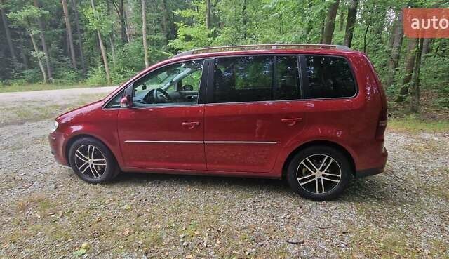 Красный Фольксваген Туран, объемом двигателя 1.97 л и пробегом 296 тыс. км за 7750 $, фото 5 на Automoto.ua