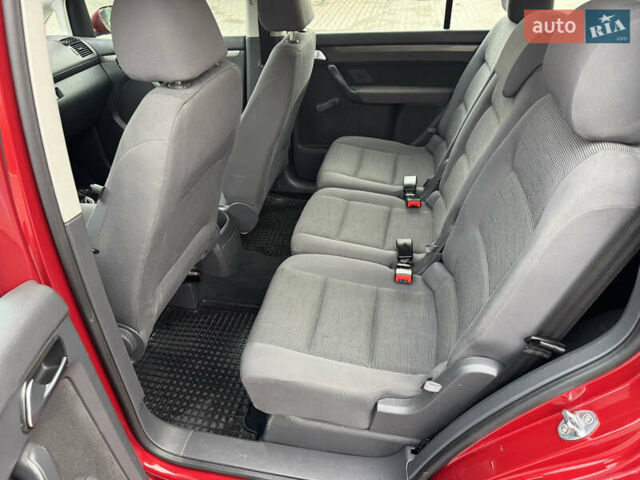 Красный Фольксваген Туран, объемом двигателя 1.6 л и пробегом 210 тыс. км за 6500 $, фото 23 на Automoto.ua