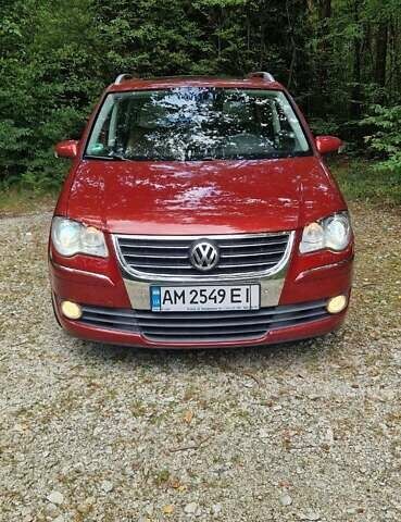 Красный Фольксваген Туран, объемом двигателя 1.97 л и пробегом 296 тыс. км за 7750 $, фото 24 на Automoto.ua