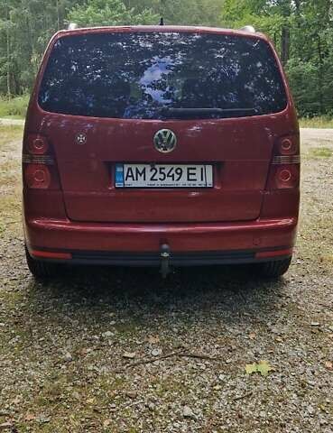 Красный Фольксваген Туран, объемом двигателя 1.97 л и пробегом 296 тыс. км за 7750 $, фото 3 на Automoto.ua