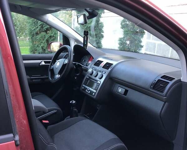 Червоний Фольксваген Туран, об'ємом двигуна 1.4 л та пробігом 241 тис. км за 7300 $, фото 18 на Automoto.ua