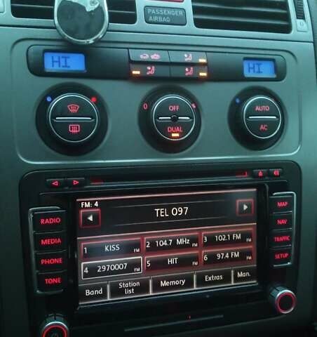 Красный Фольксваген Туран, объемом двигателя 1.39 л и пробегом 250 тыс. км за 6500 $, фото 8 на Automoto.ua