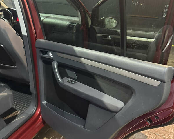 Червоний Фольксваген Туран, об'ємом двигуна 1.97 л та пробігом 273 тис. км за 8500 $, фото 17 на Automoto.ua