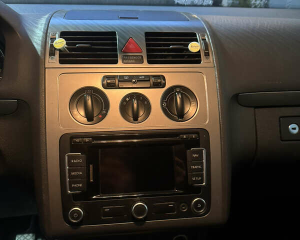 Червоний Фольксваген Туран, об'ємом двигуна 1.97 л та пробігом 273 тис. км за 8500 $, фото 27 на Automoto.ua