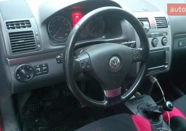 Красный Фольксваген Туран, объемом двигателя 1.39 л и пробегом 250 тыс. км за 6500 $, фото 12 на Automoto.ua