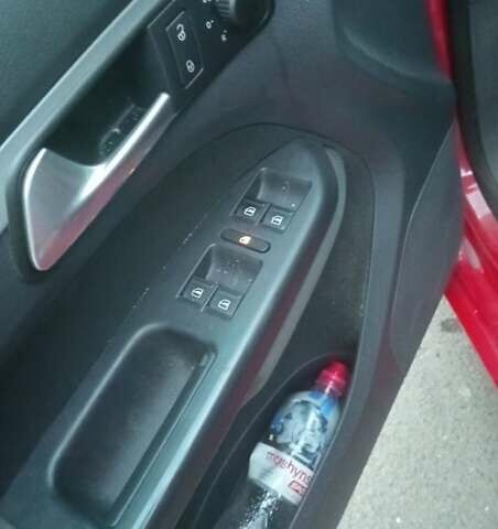 Красный Фольксваген Туран, объемом двигателя 1.39 л и пробегом 250 тыс. км за 6500 $, фото 13 на Automoto.ua