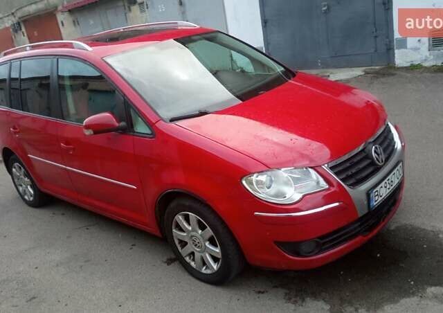Красный Фольксваген Туран, объемом двигателя 1.39 л и пробегом 250 тыс. км за 6500 $, фото 21 на Automoto.ua