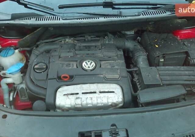 Красный Фольксваген Туран, объемом двигателя 1.39 л и пробегом 250 тыс. км за 6500 $, фото 6 на Automoto.ua