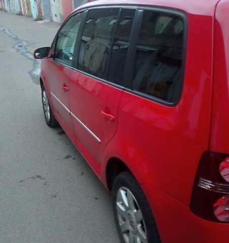 Красный Фольксваген Туран, объемом двигателя 1.39 л и пробегом 250 тыс. км за 6500 $, фото 15 на Automoto.ua