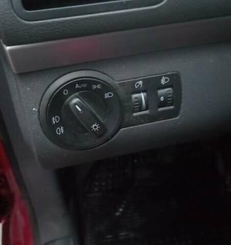 Красный Фольксваген Туран, объемом двигателя 1.39 л и пробегом 250 тыс. км за 6500 $, фото 10 на Automoto.ua