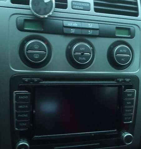 Красный Фольксваген Туран, объемом двигателя 1.39 л и пробегом 250 тыс. км за 6500 $, фото 9 на Automoto.ua