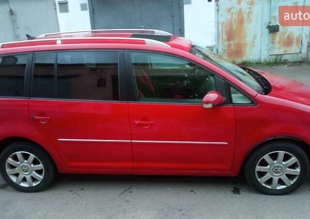 Красный Фольксваген Туран, объемом двигателя 1.39 л и пробегом 250 тыс. км за 6500 $, фото 17 на Automoto.ua