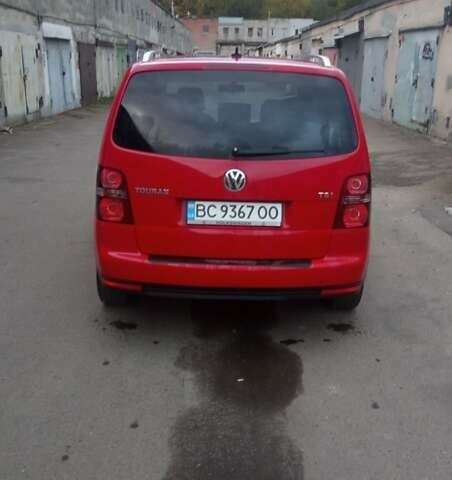 Красный Фольксваген Туран, объемом двигателя 1.39 л и пробегом 250 тыс. км за 6500 $, фото 16 на Automoto.ua