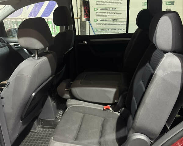 Червоний Фольксваген Туран, об'ємом двигуна 1.97 л та пробігом 273 тис. км за 8500 $, фото 23 на Automoto.ua