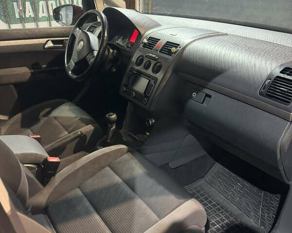 Червоний Фольксваген Туран, об'ємом двигуна 1.97 л та пробігом 273 тис. км за 8500 $, фото 15 на Automoto.ua