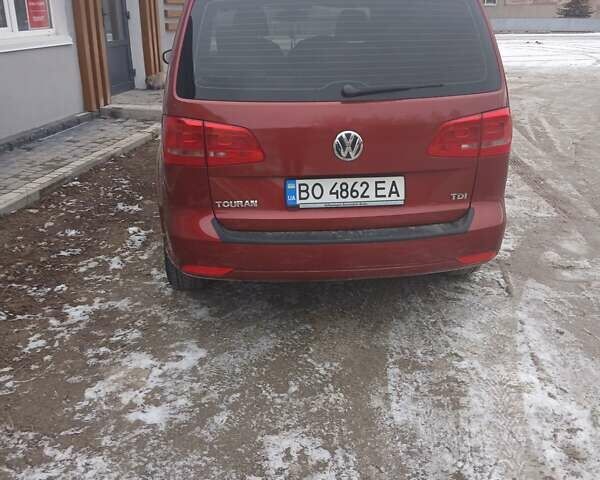 Красный Фольксваген Туран, объемом двигателя 1.6 л и пробегом 230 тыс. км за 10200 $, фото 6 на Automoto.ua