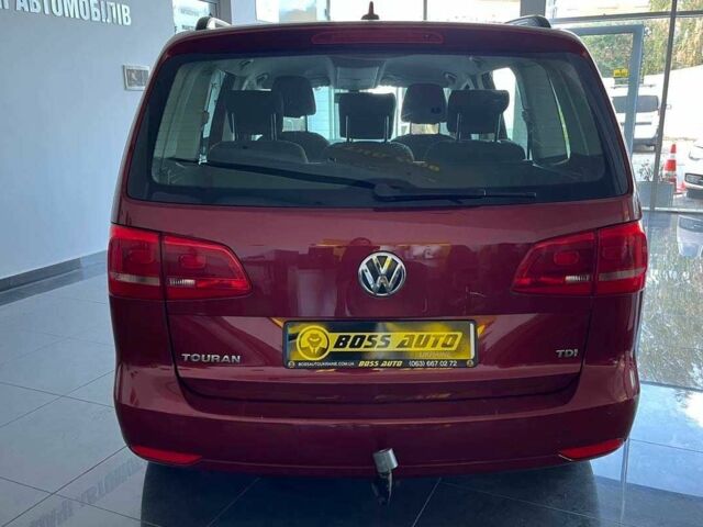 Красный Фольксваген Туран, объемом двигателя 1.6 л и пробегом 238 тыс. км за 9400 $, фото 5 на Automoto.ua