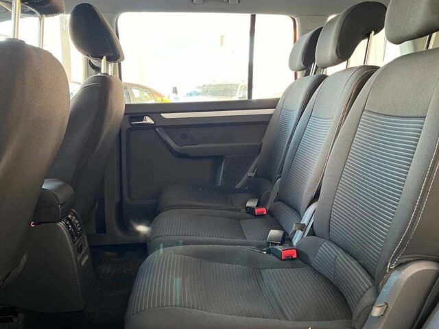 Красный Фольксваген Туран, объемом двигателя 1.6 л и пробегом 238 тыс. км за 9400 $, фото 9 на Automoto.ua