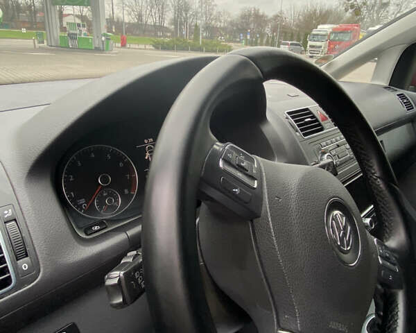 Красный Фольксваген Туран, объемом двигателя 1.4 л и пробегом 219 тыс. км за 9500 $, фото 8 на Automoto.ua