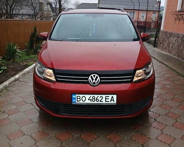Красный Фольксваген Туран, объемом двигателя 1.6 л и пробегом 230 тыс. км за 10200 $, фото 2 на Automoto.ua