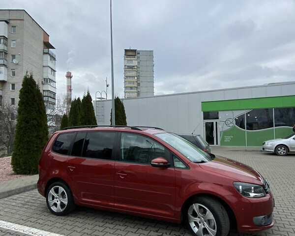 Красный Фольксваген Туран, объемом двигателя 1.4 л и пробегом 219 тыс. км за 9500 $, фото 3 на Automoto.ua