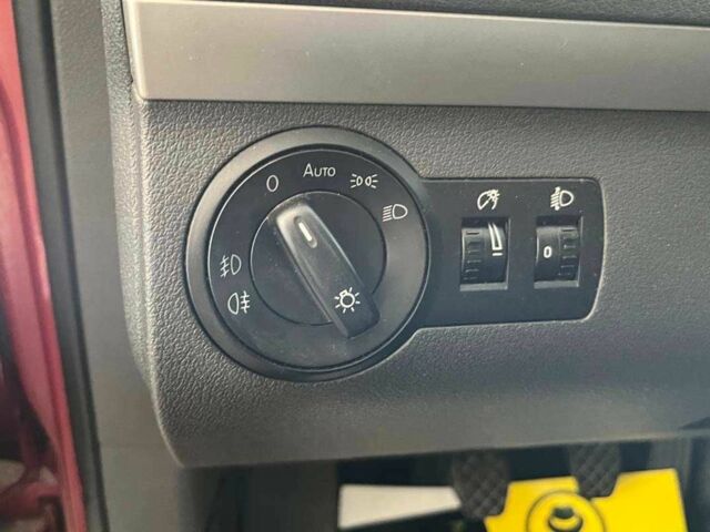 Красный Фольксваген Туран, объемом двигателя 1.6 л и пробегом 238 тыс. км за 9400 $, фото 12 на Automoto.ua